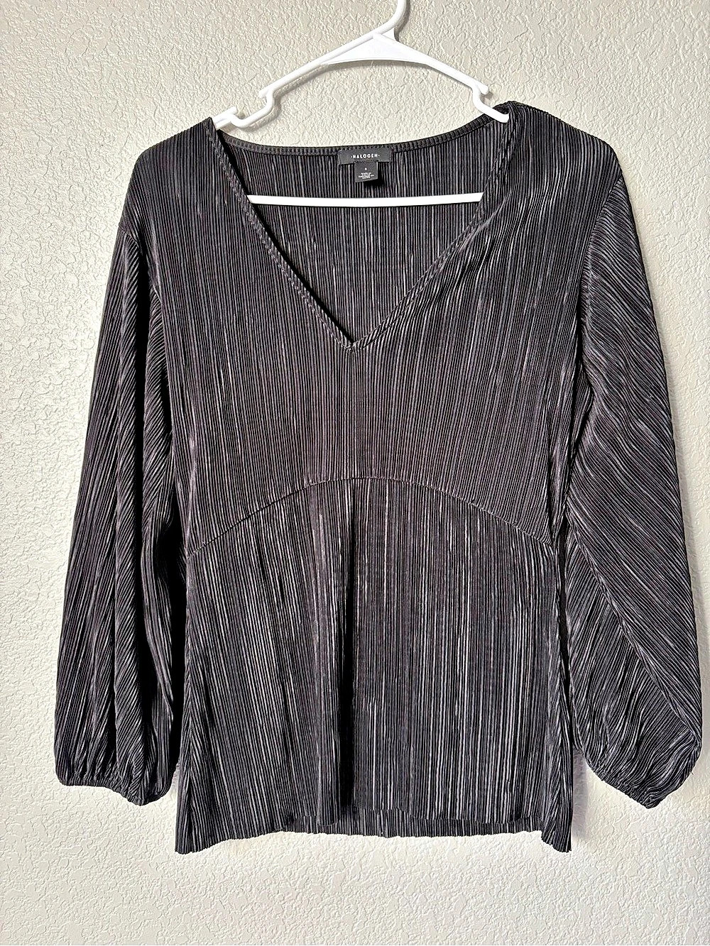 Halogen Pleated V-Neck Blouse in Black Size Small Like New